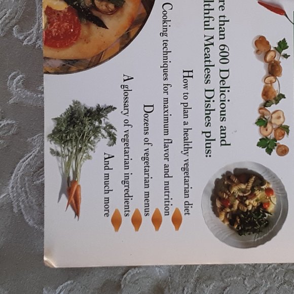 Vegetarian Times Complete Cookbook 600+ Recipes PB Book Preowned - Picture 5 of 5